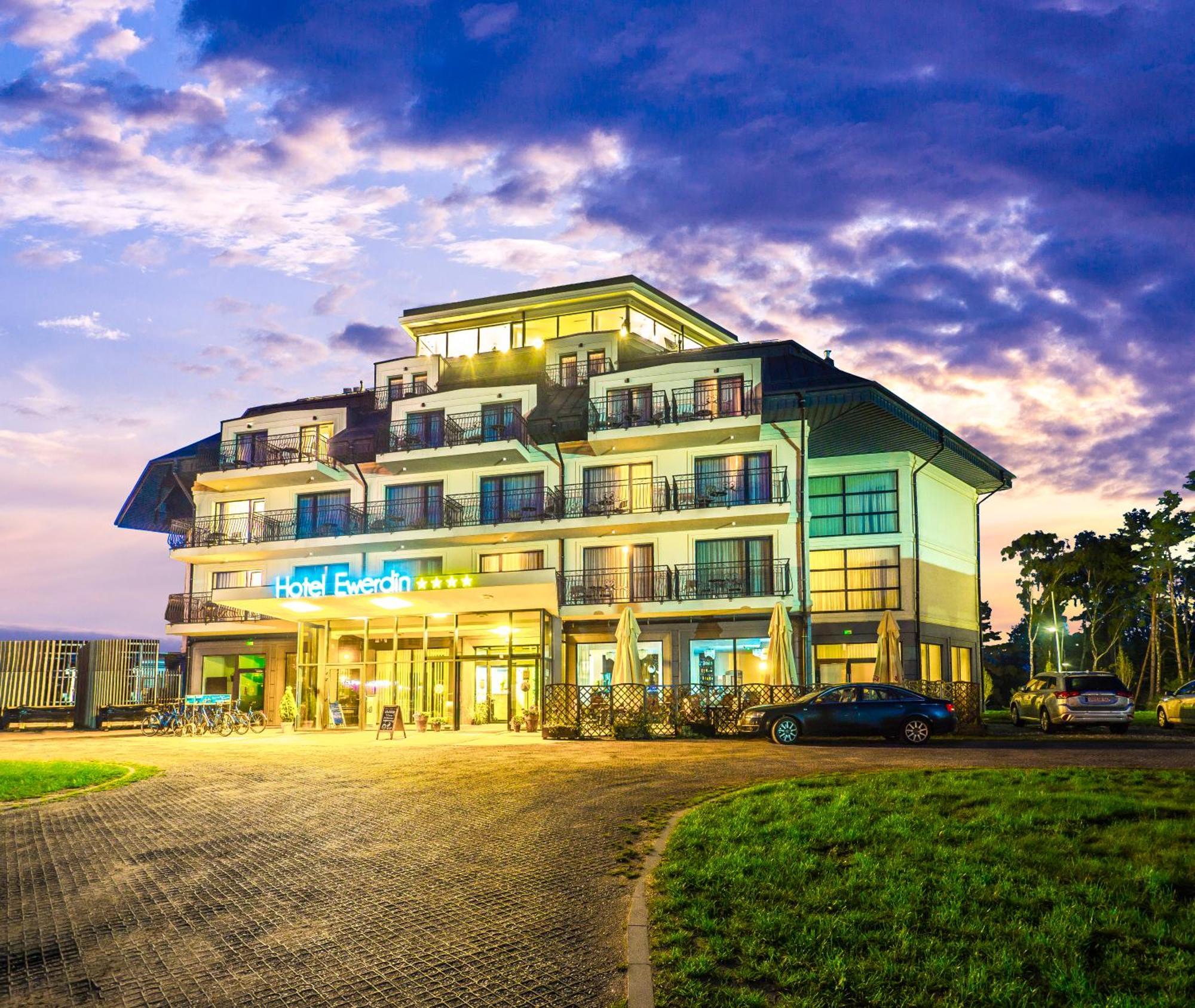 Hotel Ewerdin سفينويتشي المظهر الخارجي الصورة